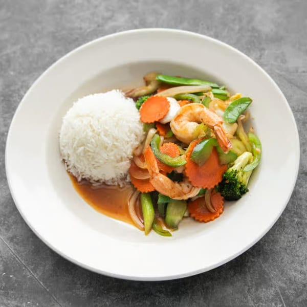 Mai Thai Restaurant's shrimp stir-fry with rice, carrots, broccoli, and green peppers.